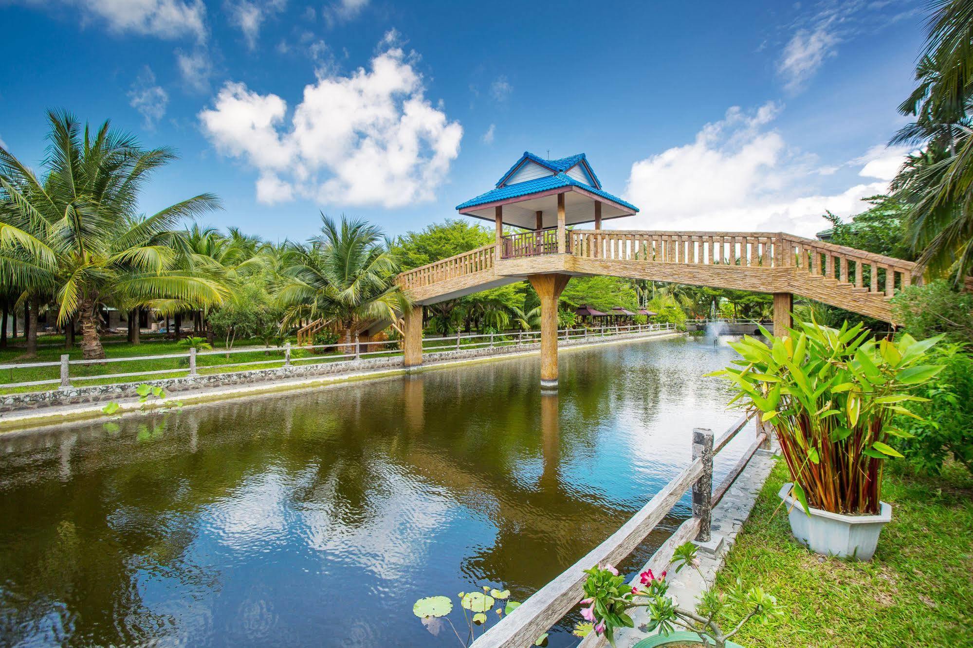 Coconut Resort Rayong Exterior photo