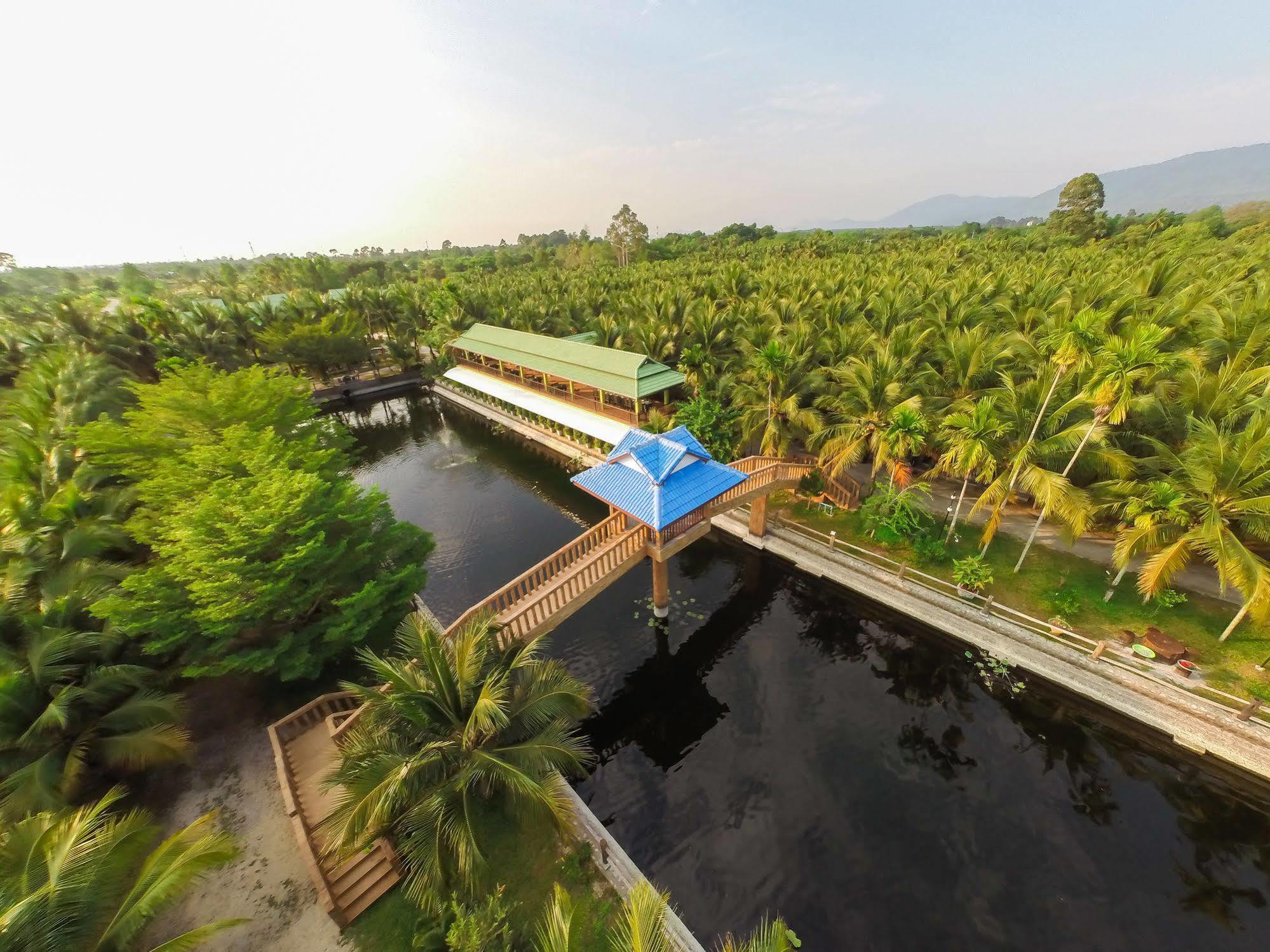 Coconut Resort Rayong Exterior photo