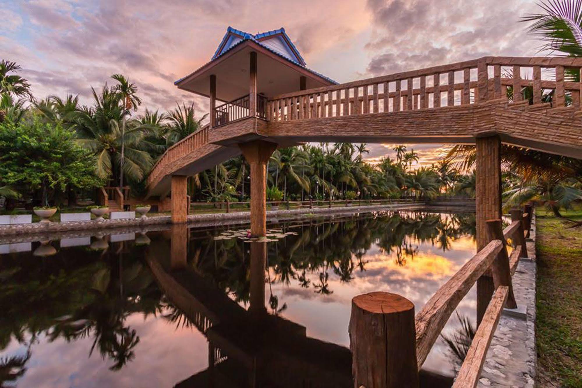 Coconut Resort Rayong Exterior photo